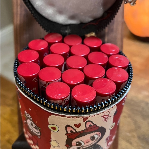 30 Piece LIp Gloss Set with pearl handle - Picture 4 of 6